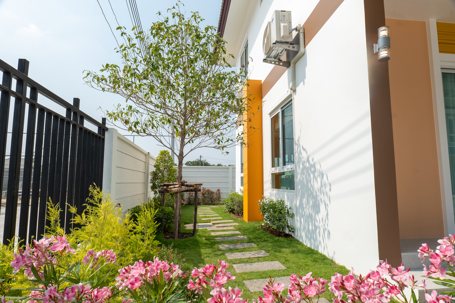 พื้นที่จัดสวนภายนอก